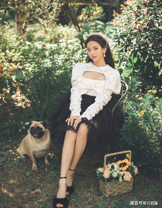 超越|杨超越时尚杂志好美！“又纯又欲”惹人爱，五官精致如同洋娃娃