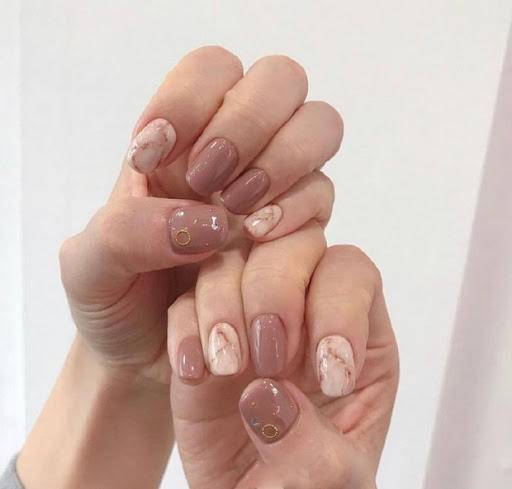 盘点|点亮女人第二双眼睛！动物纹、奶茶色镜面，盘点秋季最“飒”美甲