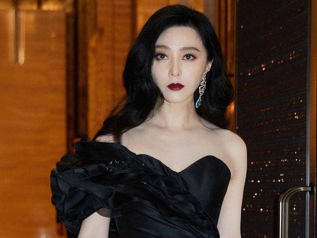红能养人?范冰冰华鼎奖虽美却不如前 杨幂赵丽颖气场愈发强大