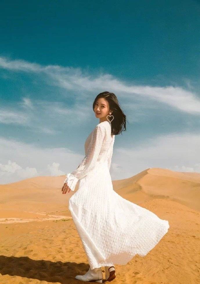 线条|怎么选耳环?长型线条耳环时髦大方,显脸小神器