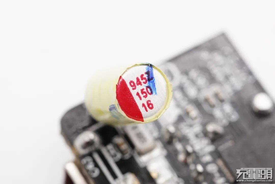 设计|拆解报告：UIBI柚比30W 1A1C氮化镓快充充电器