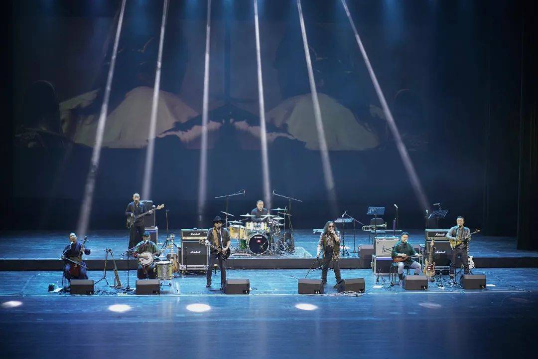 杭盖乐队 北归 保利剧院 杭盖与铜管|杭盖《北归》巡演下半程巡演呼和浩特站圆满落幕，精彩继续启程