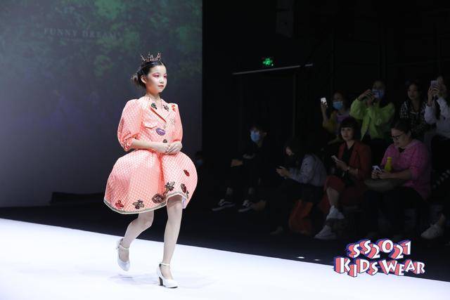 时尚|科技与时尚相融合——FUNNY DREAM高定礼服童装秀