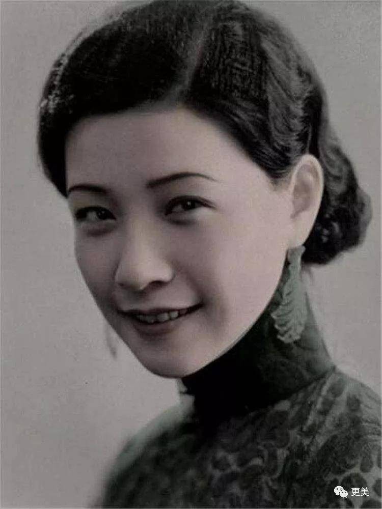 fa|侯佩岑忍了18天，终于用12个字打了昆凌的脸...