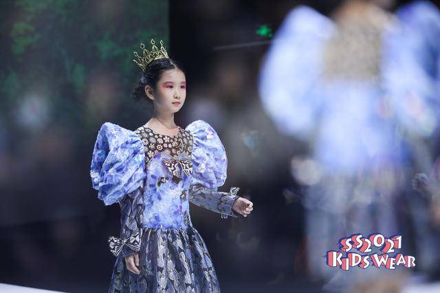 时尚|科技与时尚相融合——FUNNY DREAM高定礼服童装秀