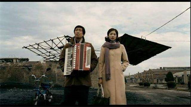 《钢的琴》：一部国产的黑色幽默_陈桂林