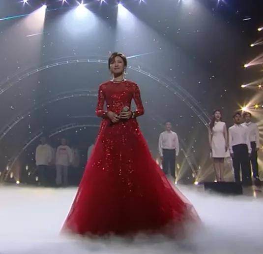 谭松韵|金鹰节开幕式女星集体发胖，张萌肿脸，谭松韵双下巴，宋茜最惨