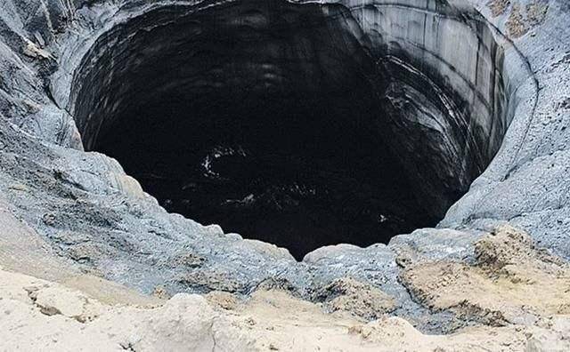 黑洞是真正的洞吗 eea18a9784764f479ca96cc61513addb.jpeg