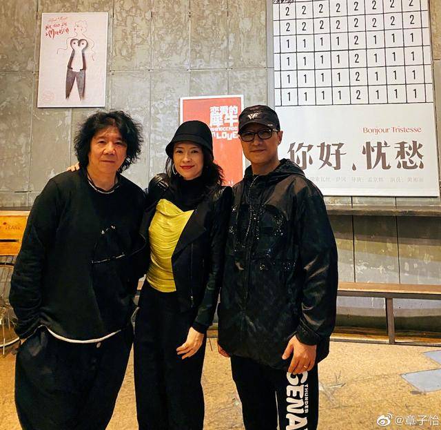 章子怡和汪峰约会看剧,忘开美颜曝光产后真实状态