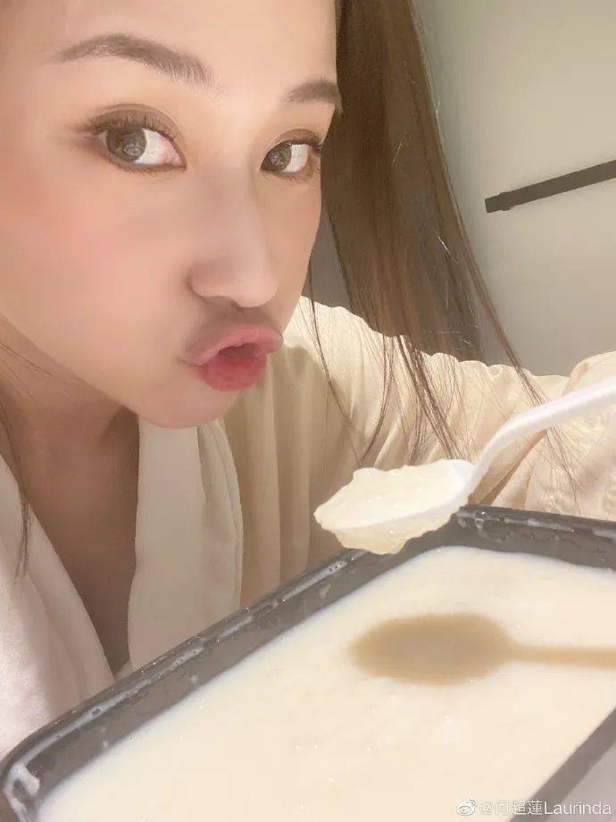 女郎|何超莲分享平价护肤品，秒变带货女郎，网友：赌王千金也缺钱？