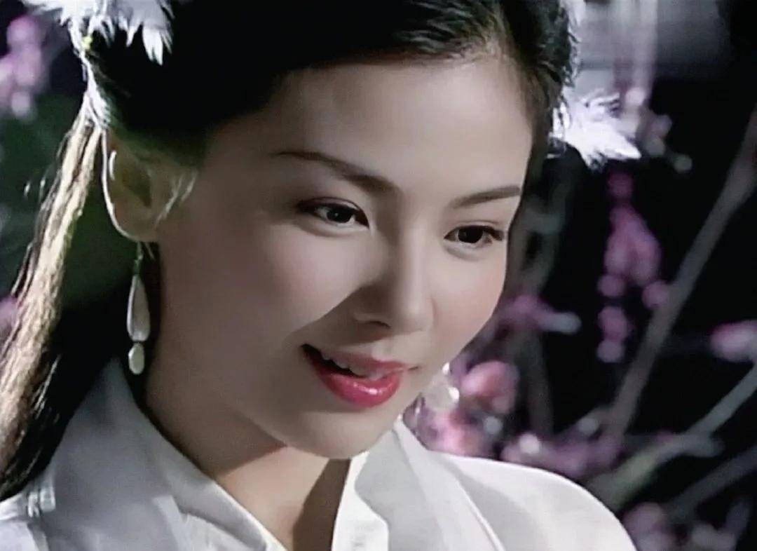 嫦娥|同样演仙女,神颜热巴被全网吐槽,她却成为美到上天的白月光?