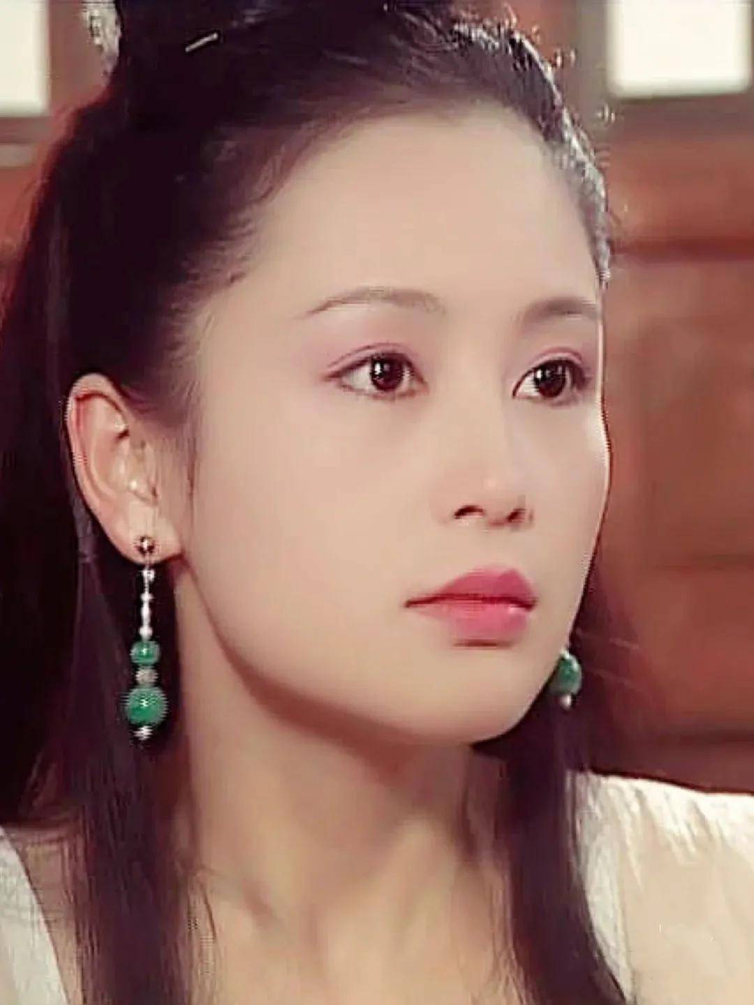 嫦娥|同样演仙女,神颜热巴被全网吐槽,她却成为美到上天的白月光?