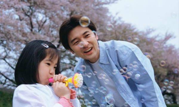 孩子|经常“出去浪”和“宅在家”的孩子，十年后，两种娃差距一目了然