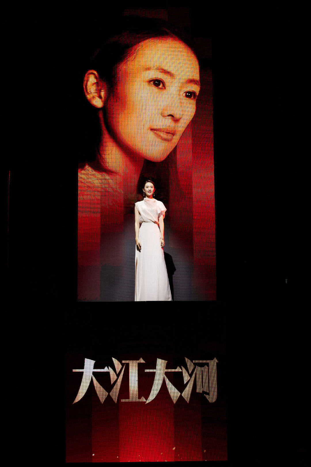 童瑶爆冷获金鹰奖最佳女主!曾被张默毒打丑闻缠