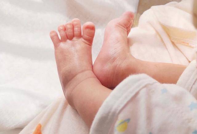 哭声|关于新生儿的秘密,你知道几个?新生宝宝虽有哭声却“无眼泪”