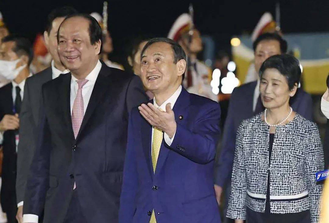 越南|日本新第一夫人抵达越南,一走出飞机就90度鞠躬,东方美人太随和