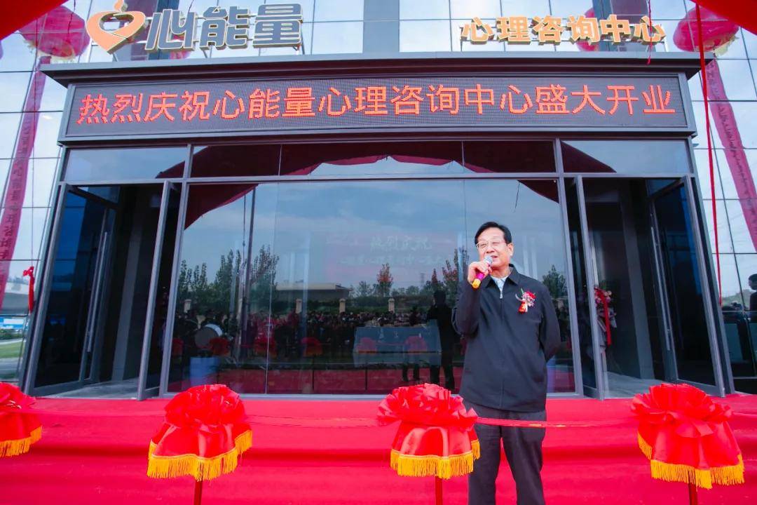 原郑州市委常委,宣传部长丁世显致辞
