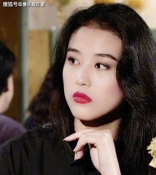 少女|原创53岁周海媚为爱犬庆生，皮肤紧致状似少女，网友在线催生遭其反怼