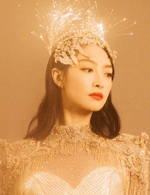 宋茜|刘诗诗宋茜两代金鹰女神同框，当妈后的诗诗小V脸又美又瘦，气质出尘