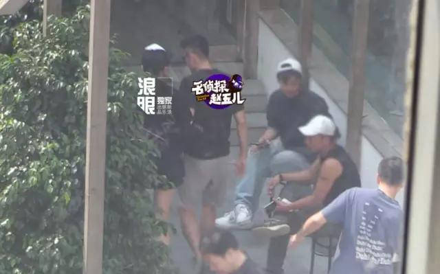 谢杏芳晒甜蜜旧照示爱林丹,被孕期出轨,还疑红毯