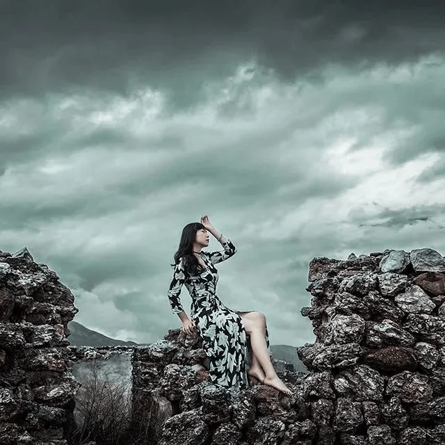 拍照怎么构图坐着 a0345c29c1374f76a7dd22c35774381d.png