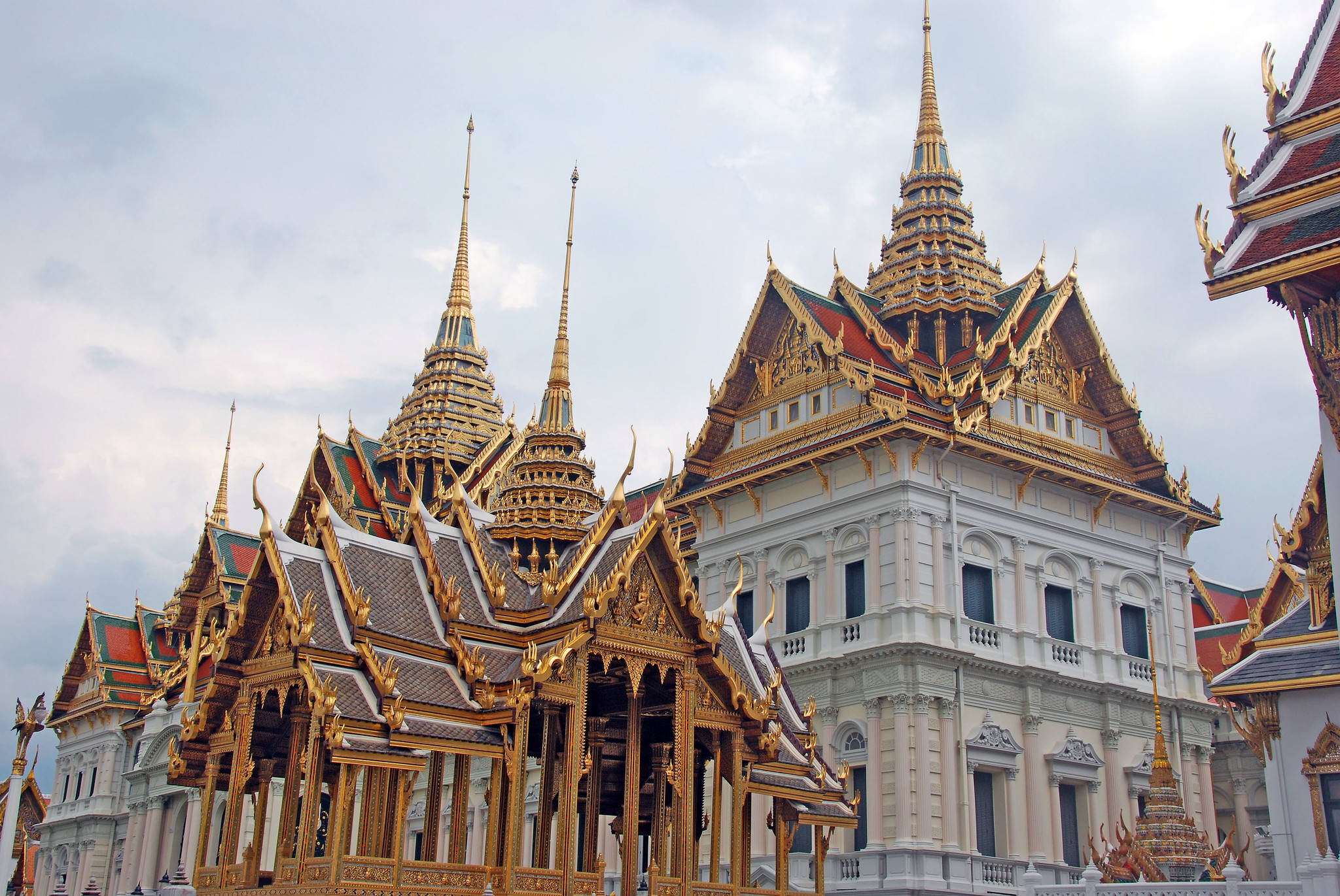 有国王的泰国皇宫:国王大部分时间在德国骑行,留下这座富丽堂皇的宫殿