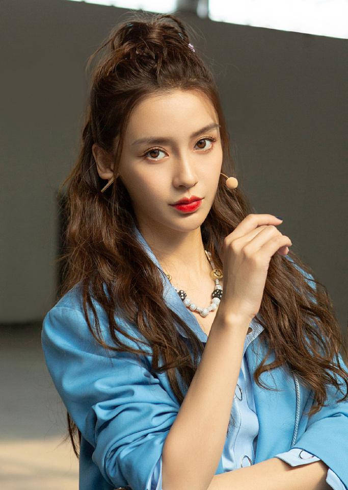 angelababy超美,angelababy美图 angelababy蓝色穿搭显高级 穿短裤秀美腿身材逆天