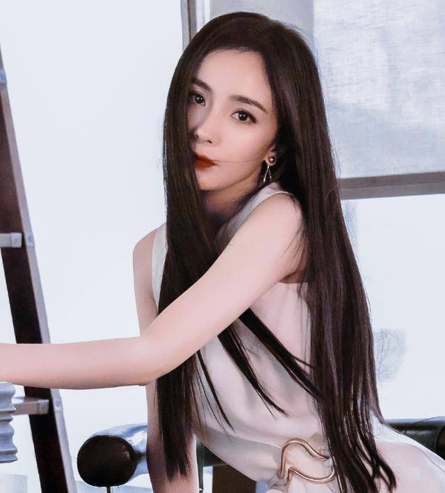 原创杨幂,迪丽热巴挑战同款发型,不一样的气质,效果也不同