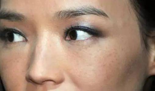 斑点|美到甘愿被她抢老公，王思聪新盯上的“女友”到底赢在哪？