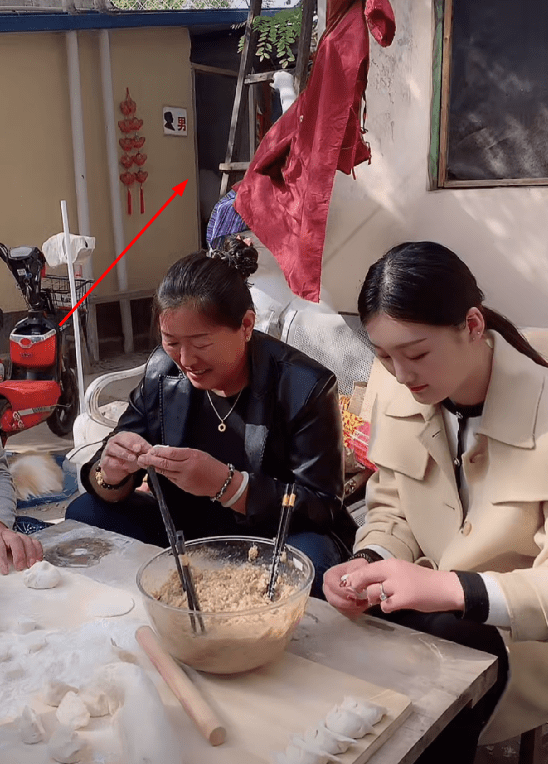 大衣哥家中环境 69a70b980ef24d0d98c52533d0bf1267.png