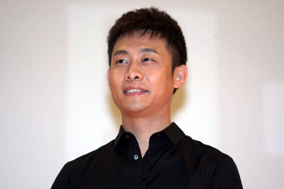 原创抗美援朝70周年,张译晒当兵照告慰先辈,年轻帅气真好看