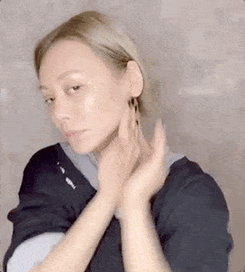 按摩|“瘦成一座雕塑”的宁静，在护肤上更是个狠人，为变美扎900针