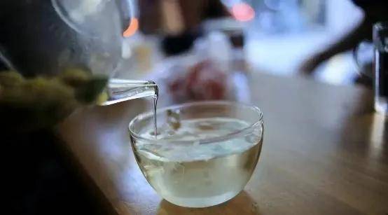 白茶|暮秋养生就选它！绿茶、红茶、青茶、福鼎白茶
