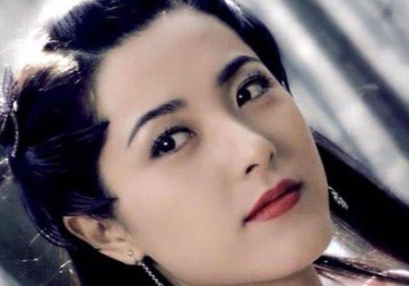 曾力压章子怡，三任男友都是影帝，她单身却火