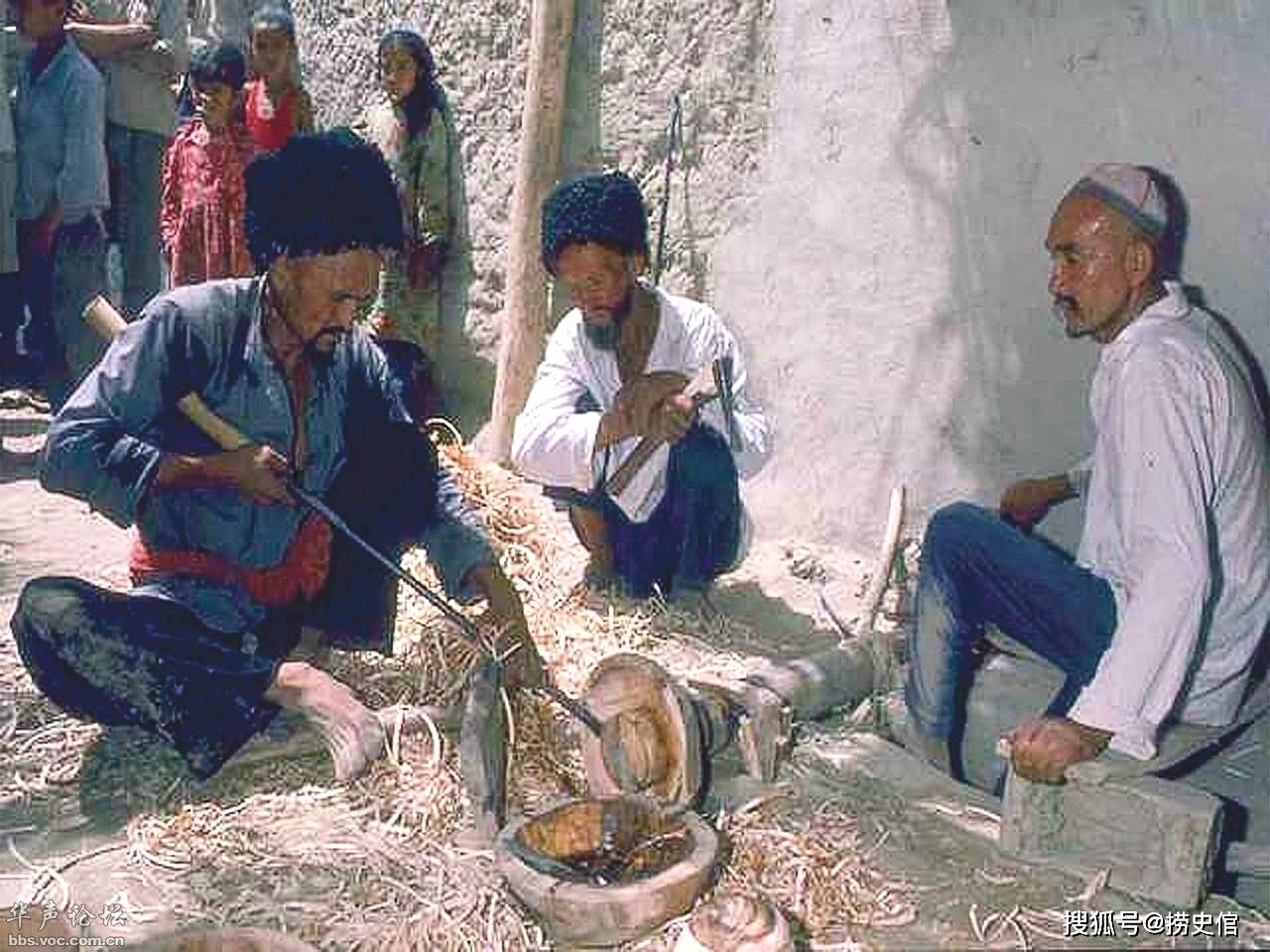 老照片,1980年的新疆于田,飞机场还是土路