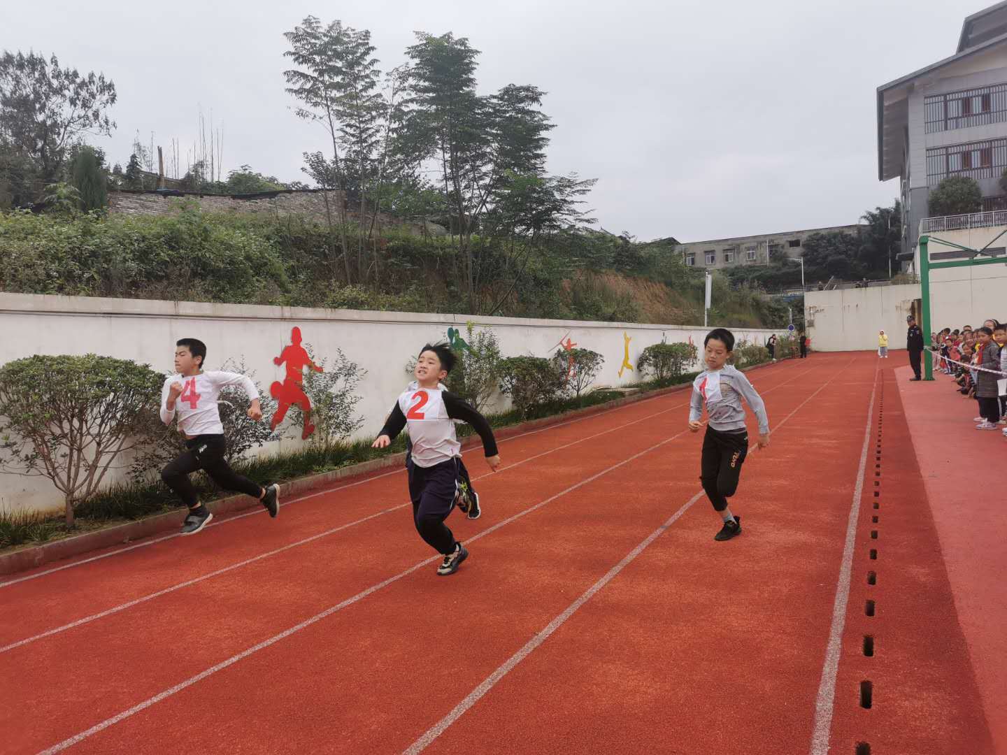 2020年大渡口区小学_四川泸州:纳溪区大渡口小学举行2020年秋季田径运动