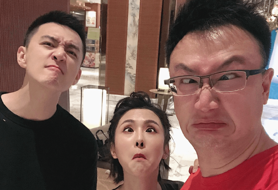 消音|爆粗口被全程消音上热搜，脸却帅成颜值天花板…