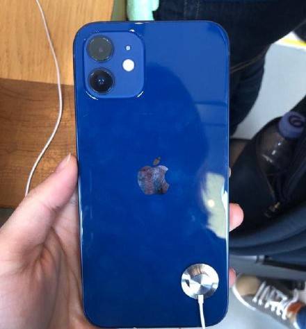 iphone12绿色好看:半数用户选了蓝色,海军蓝最高溢价3000元