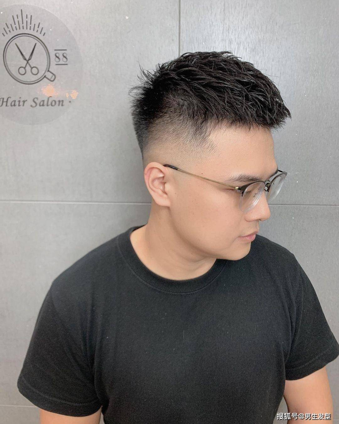 锅盖头|男生头发长了别留“锅盖头”，试试这3款潮流发型，剪完帅气有型