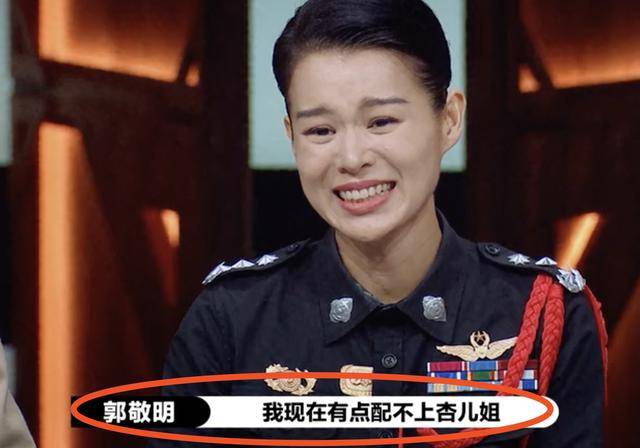 机场|原创胡杏儿带娃现身机场,偶遇黄梦莹热聊,儿子好奇张望萌态十足