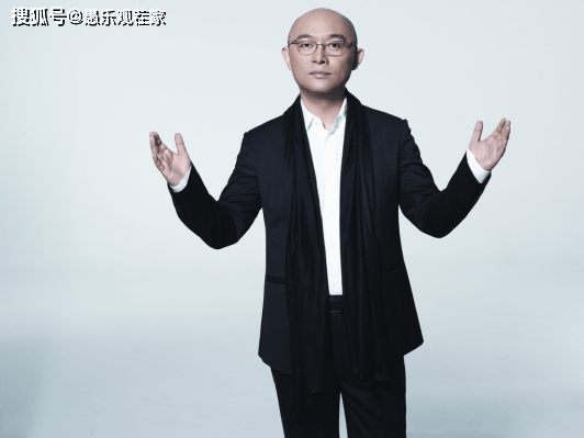 待遇|原创孟非晒庆生视频,24位美女一同为他唱生日歌,这待遇着实令人羡慕