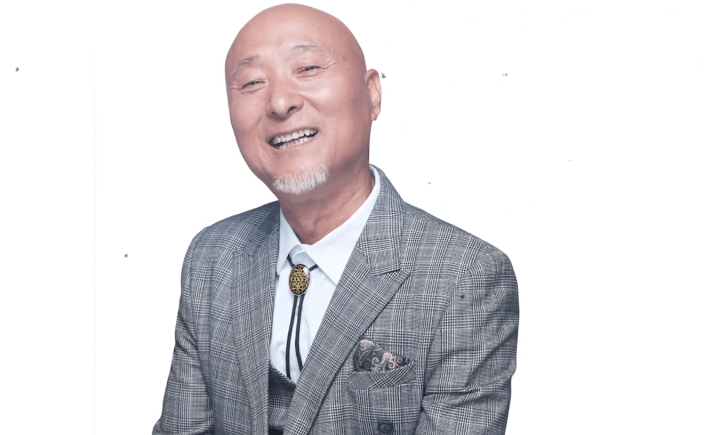 陈佩斯重回央视上热搜,66岁满脸皱纹显苍老