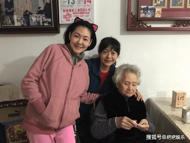小s奶奶去世享年98岁,悲痛发文:能做奶奶的孙女是莫大