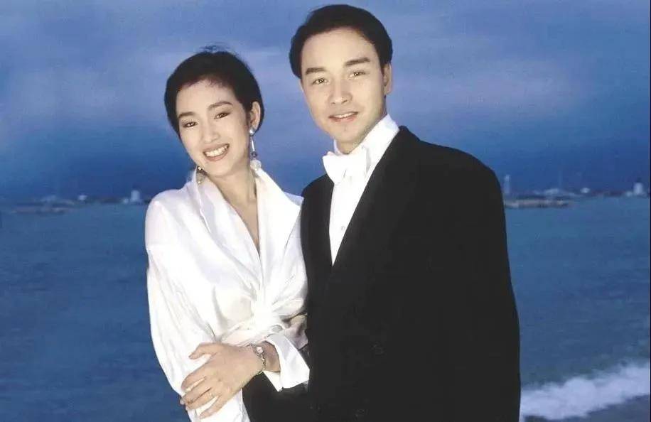 图美|为什么宋茜离开滤镜惨变刻薄大妈,钟楚曦却生图美过精修、艳绝四方?