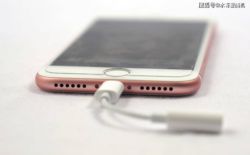 iPhone12取消充电器 雷军被骂 三星S21或效仿？