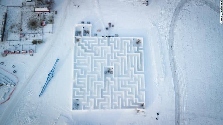 原创加拿大男子建成世界最大的冰雪迷宫每天接待游客千余名