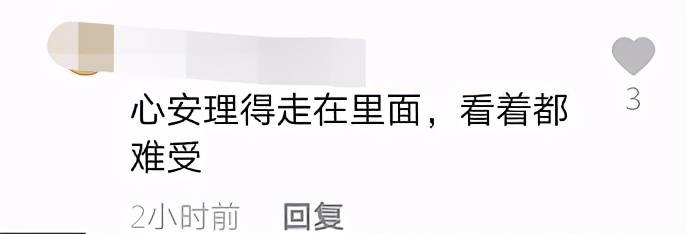 马天宇获30多名保安手拉手保护，行走其中疑默许