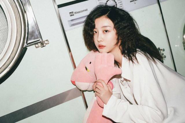 头发|拯救秃头少女的卷发，不仅看起来发量多，重点还显脸小！