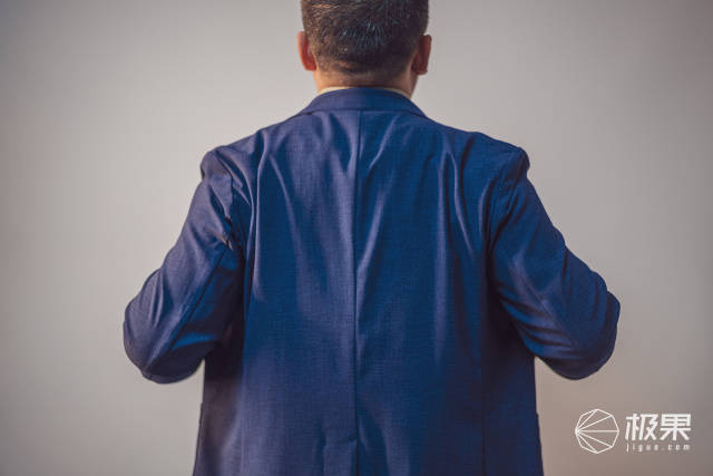 西装|AI智能定制，弹力十足巨能装，专治各种“身材不服”