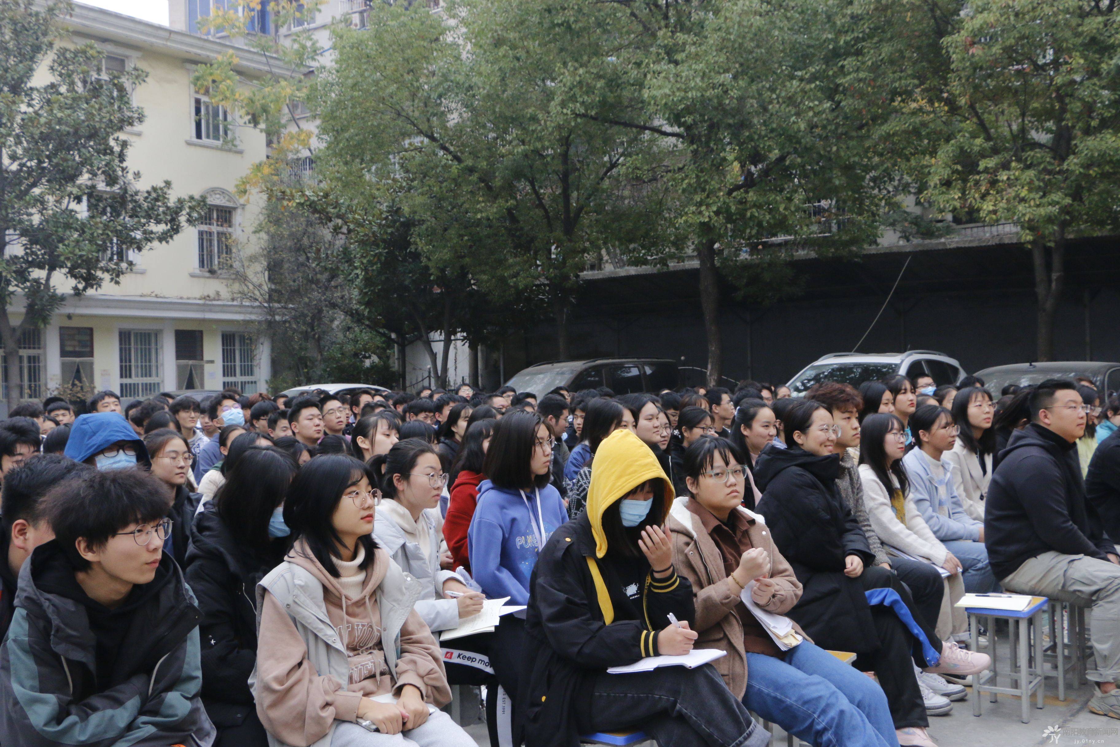 本奇|法律相伴健康成长南阳博文学校举办“法制进校园”讲座